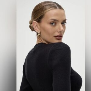 "Frankies Bikini's"NWOT Elegant Black Ribbed Knit Top 🖤